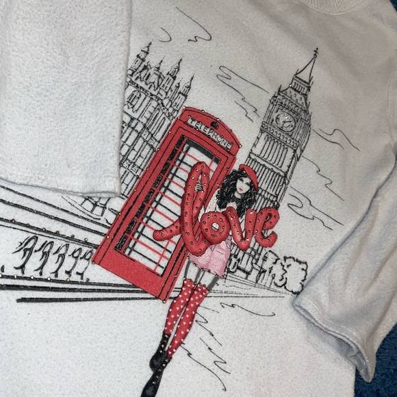 White 3/4 sleeve graphic sweater - Picture 2 of 3